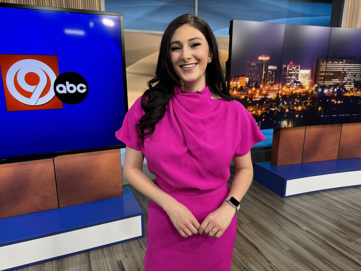 JamieWeissTV's tweet photo. Celebrating✌🏻years at @kmbc today 💕 Reminder, I’m more active on @JamieWeissKMBC these days, but thanks for all the love 🫶🏻 https://t.co/KaupZ9NeDr