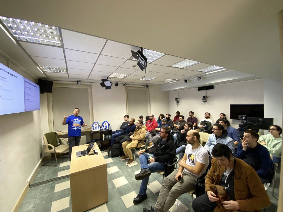 Nuovo anno e nuovo meetup del <a href="/roma_js/">RomaJS</a> hosted by Immobiliare Labs.
Ieri Paolo Insogna ci ha raccontato il suo viaggio super sfidante nella realizzazione di Milo: un nuovo parser #http scritto in #rust pensato per essere introdotto in #nodejs in sostituzione di #llhttp.
<a href="/p_insogna/">Paolo Insogna</a>