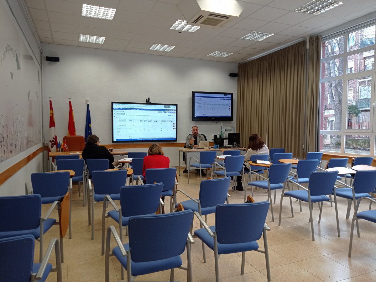 Autoformación del equipo asesor <a href="/CFPIdiomas/">CFP IDIOMAS</a> 

Hoy nos estamos formando en Erasmus+ con Miguel Carlos de Castro, asesor de formación del <a href="/CfrFerrol/">CFR de Ferrol</a> 

Tipos de proyectos, trámites y gestión. Proceso para realizar la solicitud de 1 proyecto KA121

#internacionalizaCyL #formacionCyL