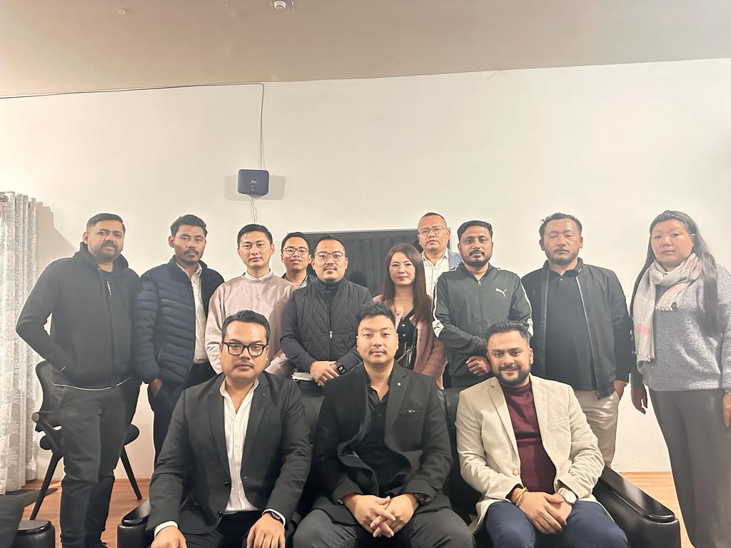 BJYM4NAGALAND's tweet image. The @BJYM4NAGALAND led by President Shri @hinoka_sumi77 Ji had an insightful meeting with Nat&apos;l Secy BJYM Shri Ningthoujam Nongpoknganba Ji &amp;amp; NEM @BJYM Shri @arvinddamani Ji in view of the upcoming #NamoNavMatData sammelan. 
#myfirstvoteformodi
@Tejasvi_Surya
@YepthomiBen