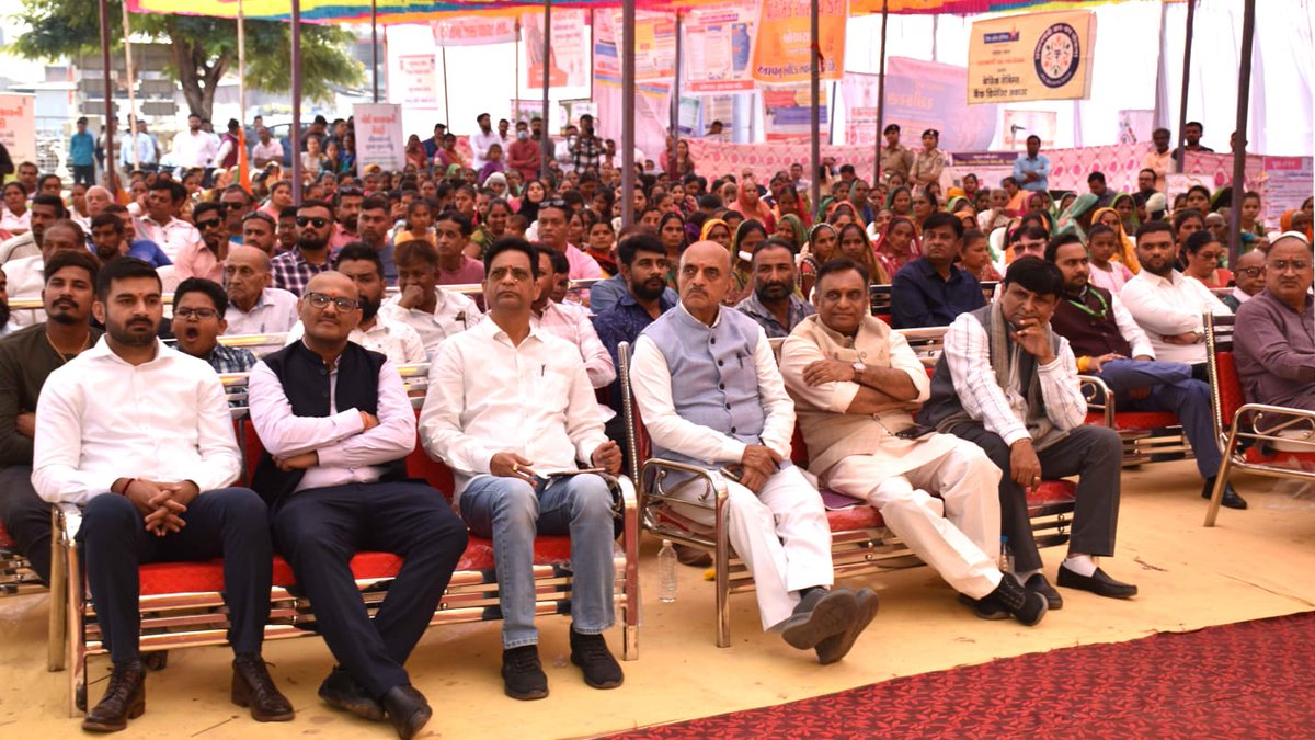CollectorAnd's tweet photo. #ViksitBharatSankalpYatra
#HamaraSankalpViksitBharat
આજ રોજ માનનીય કેન્દ્રીય નાણા રાજ્ય મંત્રીશ્રી ડૉ. ભાગવત કરાડ "વિકસિત ભારત સંકલ્પ યાત્રા" ગામ.કાવીઠા, તા.બોરસદ, જિ.આણંદ ખાતે ઉપસ્થિત રહ્યાં. https://t.co/oPZPy1pxMp