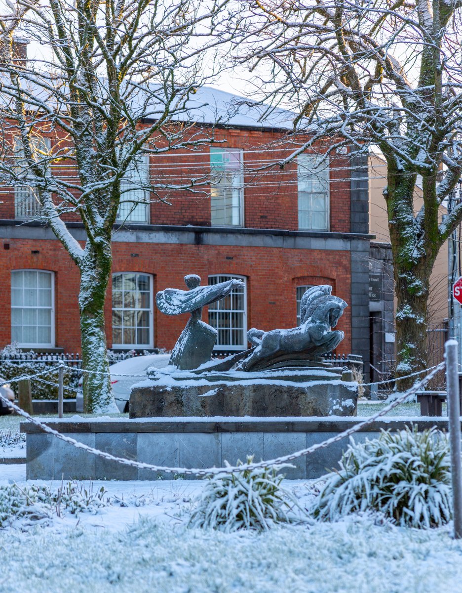 Overnight snow had Castlebar looking like a Winter Wonderland this morning. Share with us your snow pictures from around the County!