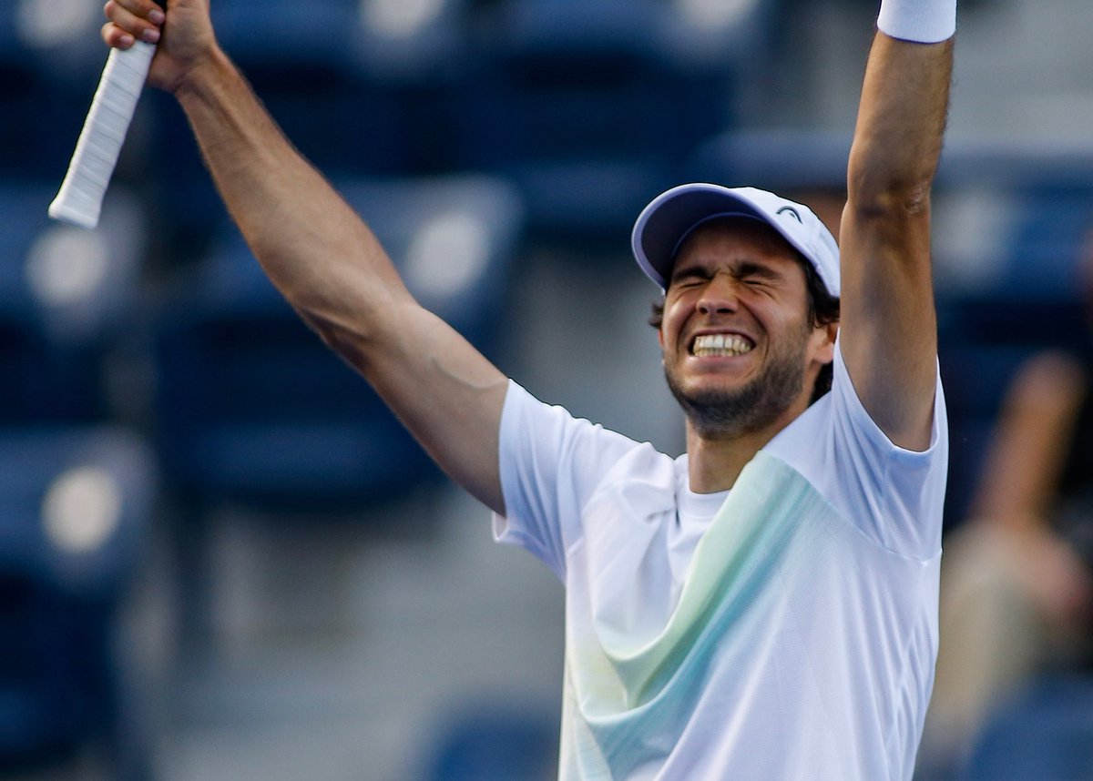 ÉPICO! HISTÓRICO! 🇵🇹

Nuno Borges bateu Davidovich Fokina, top 25 Mundial, por 3 sets a 0 para avançar para a 3° ronda do Australian Open.

O maiato torna-se no 3° tenista português de sempre a atingir uma 3° ronda de um Grand Slam.

VAMOS! 👏🏼