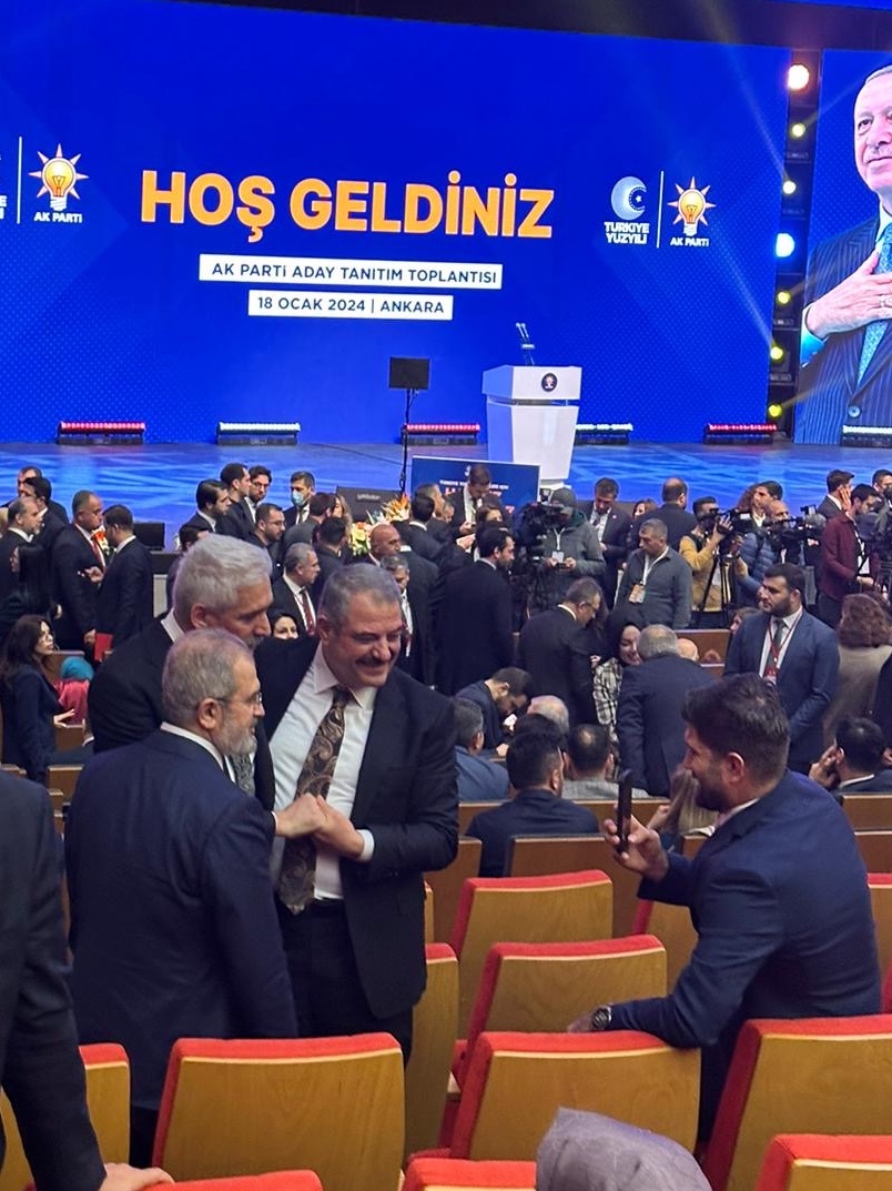 “MECBUR DEĞİLSİN, ŞEHRİN SENİNLE DEĞİŞSİN”

Cumhurbaşkanımız, Genel Başkanımız Sayın Recep Tayyip Erdoğan’ın takdir ve tensipleriyle Diyarbakır Büyükşehir Belediye Başkan Adayı olarak belirlenen Sayın Mehmet Halis Bilden’i (<a href="/BildenHalis/">Mehmet Halis Bilden</a>) tebrik ediyor, kıymetli hemşerilerimize ve
