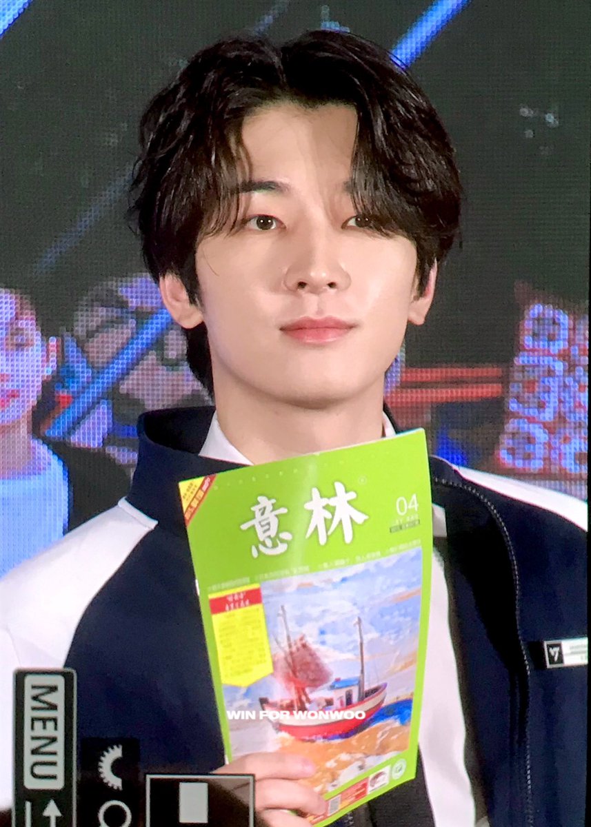 wonuoiawoo's tweet photo. cant blame wonwoo when he said girls would constantly follow him around the campus and watch him clean the classroom bc just look at him??? hello??? very campus crush coded indeed https://t.co/facHNNHx6V