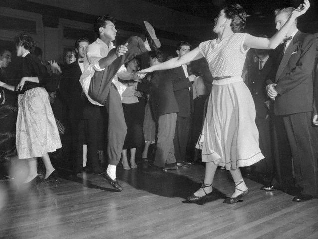 MiquiPuig's tweet photo. Pista de Fusta mai falla!!!
ara ja on line al web de @iCatfm
a les 19:00 a la FM
#miquipuigdj
#miquipuigalsplats
#discofeveroverdose
#dancingdivas
#icatfinesse
#pistaballadors
#cappeusimalucs
https://t.co/VIZRtr8iNH https://t.co/pXesBHAx4b