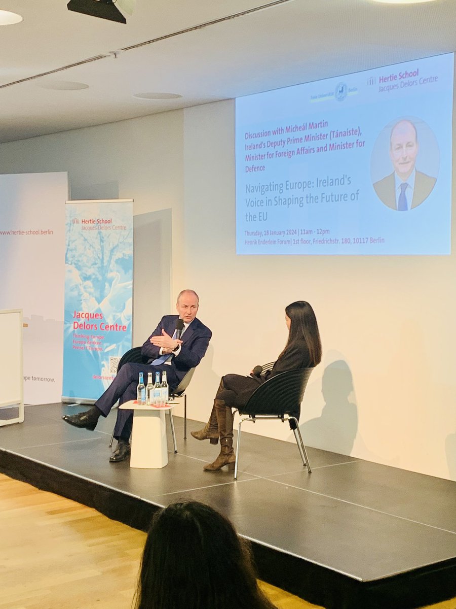 Fascinating discussion with Tánaiste @MichealMartinTD at the @thehertieschool. Highlighting the importance of the voice of small Member States in the European Union, the need to reconnect the EU to its citizens & the significance to address the challenges of the future of the EU.