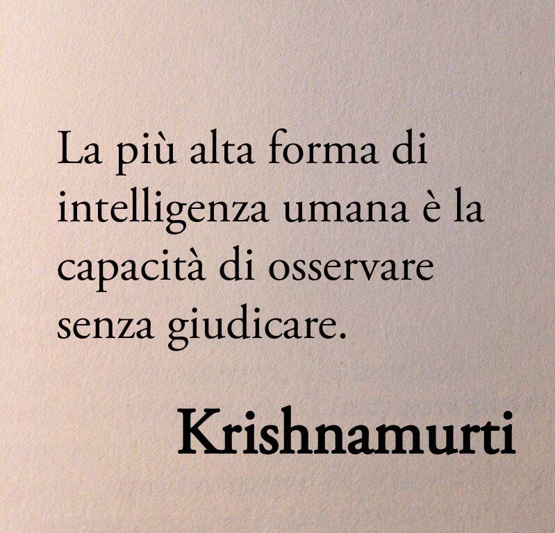 Poesiaitalia's tweet image. Secondo Coelho, non possiamo mai giudicare le vite degli altri, perché ogni persona conosce solo il suo dolore e le sue rinunce.