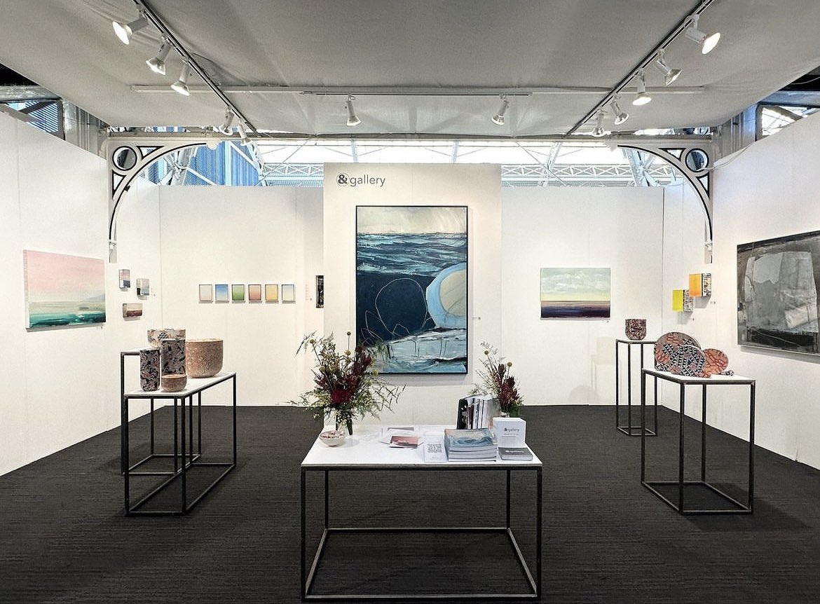 ‘Shadows in the tide’, 122 x 185cm looking at home on the back wall! Stand G2 <a href="/LondonArtFair/">London Art Fair</a> with <a href="/andgallery_/">&Gallery</a> 🏴󠁧󠁢󠁳󠁣󠁴󠁿 until Sunday 21st. Late night until 9pm tonight. 🥂 Please drop by if you can. 🙏 #londonartfair #londonliving #artinlondon #artexhbition #modernbritishart #newart