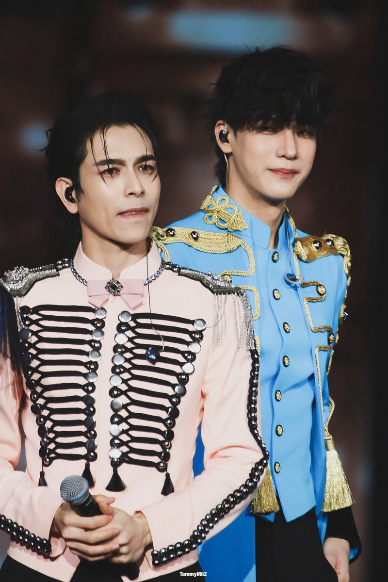 TammyMii2's tweet image. จิมมี่ : ผมว่าโรงเรียนเราก็กว้างนะ แต่ทำไมผมมองเห็นแค่พี่คนเดียวล่ะ

#Mii2