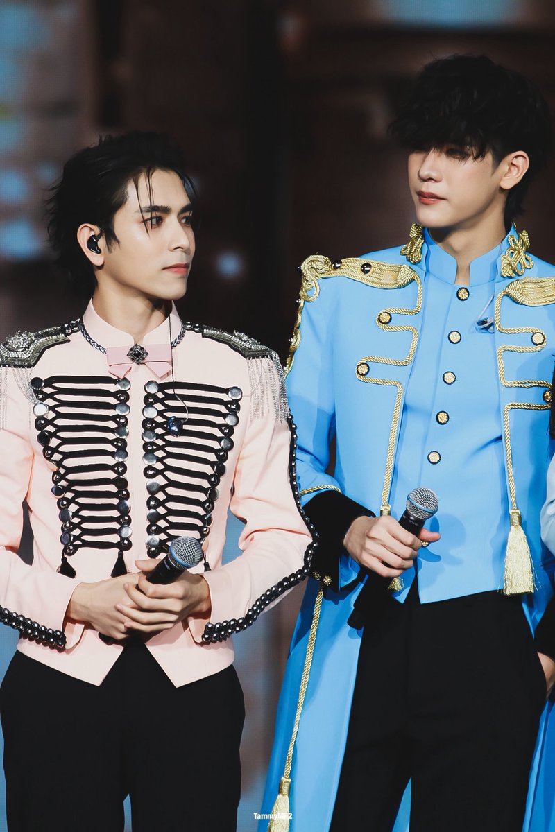 TammyMii2's tweet image. จิมมี่ : ผมว่าโรงเรียนเราก็กว้างนะ แต่ทำไมผมมองเห็นแค่พี่คนเดียวล่ะ

#Mii2