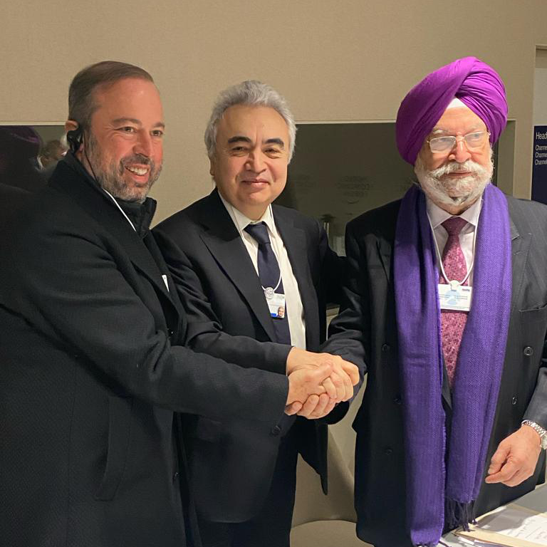 Excellent meeting with Brazilian Minister @asilveiramg & Indian Minister @HardeepSPuri on their G20 Presidencies' energy & climate priorities @IEA will continue its strong support across the 🇮🇳 & 🇧🇷 Presidencies to help ensure further progress on clean & just energy transitions