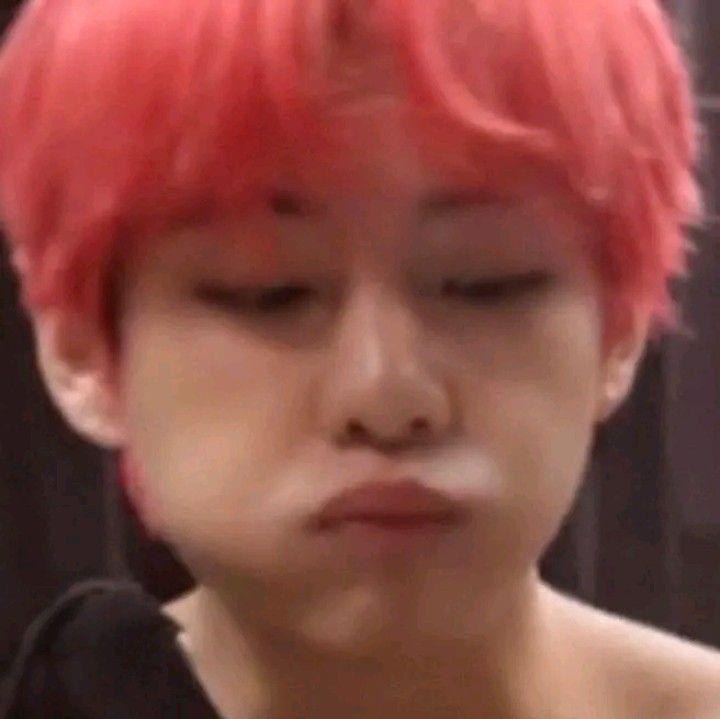 بنگتن‌اکلیلی از اولش‌هم واسم یه اکانتِ "ادا‌ اطواری‌" و "غش‌و ضعفی" بود😒
یعنی‌که‌چی همش میپره؟!
؛ اَه‌اَه‌اَه‌اَه‌اَه-