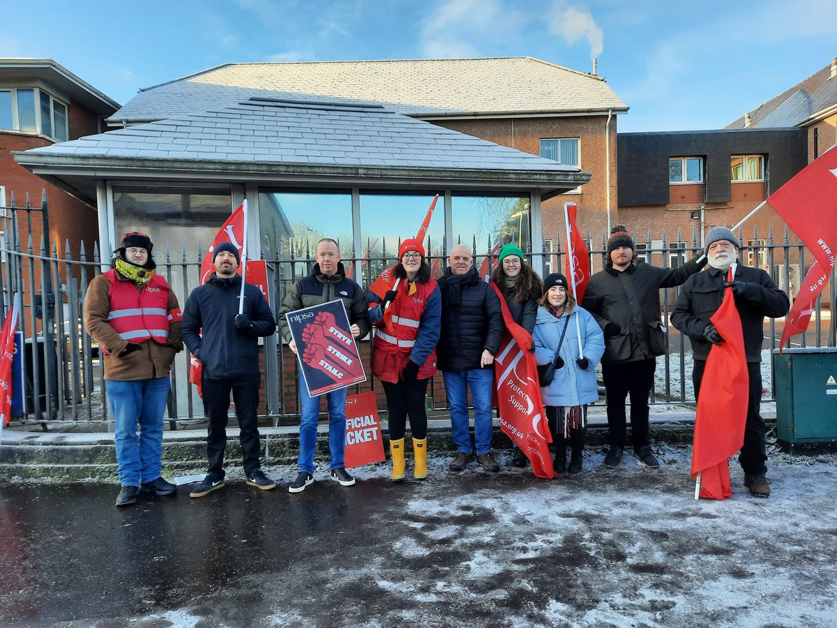 Sinn Féin stands in full support of workers on picket lines today. Workers should not have had to take to the streets today & to take unavoidable strike action. Because of one party’s inaction, Politics is stalled indefinitely & our public services are at a standstill.