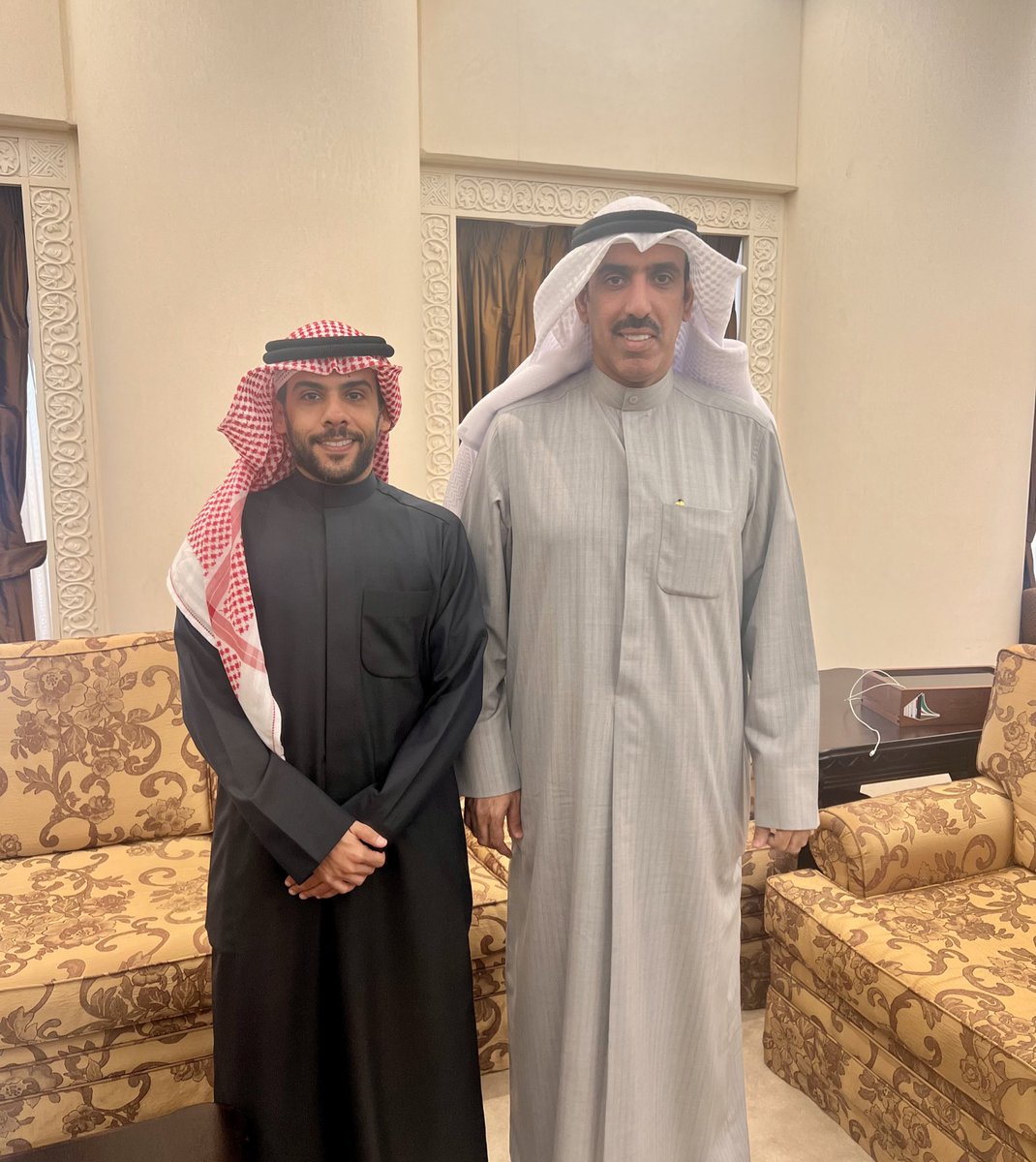 RASkuwait's tweet image. في لقاء بين النائب سعود العصفور ورئيس نقابة الطرق م شطي الذايدي للنقاش حول مبادرة #قانون_إعادة_إعمار_الطرق

وتم خلال اللقاء بحث ضرورة تفعيل قانون #هيئة_الطرق ونقاشه في اللجان المختصه بين السلطتين التشريعية والتنفيذية.

نشكر النائب الفاضل على مبادرته وتعاونه وطرحه للحلول التشريعية