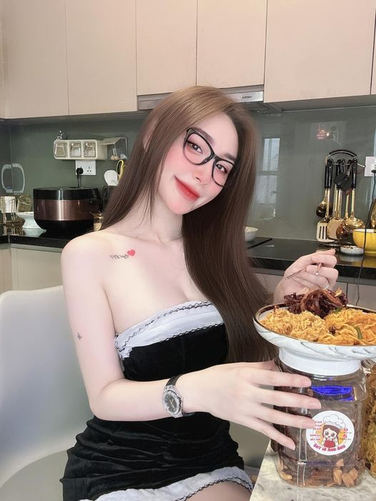 themtinhduc124's tweet photo. Các tình yêu có muốn ăn tối cũng em https://t.co/bUmgZkO53C https://t.co/cOo3AWltD1