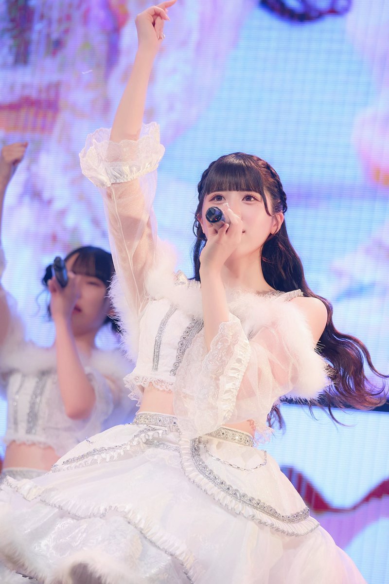 shiina_cocoO's tweet photo. ライブ見てたら前髪めっちゃ綺麗なアイドルいた、、、 https://t.co/F0VTxWKNzw