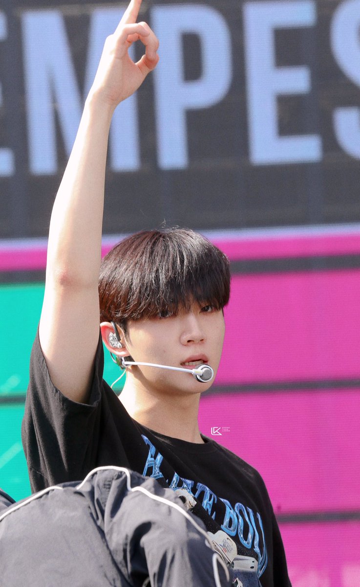 kang_2703's tweet image. Chàng trai Hyeongseop tràn đầy năng lượng trong buổi soundcheck 🔥🔥🔥@TPST__official 

#Seop #TEMPEST #hyeongseop