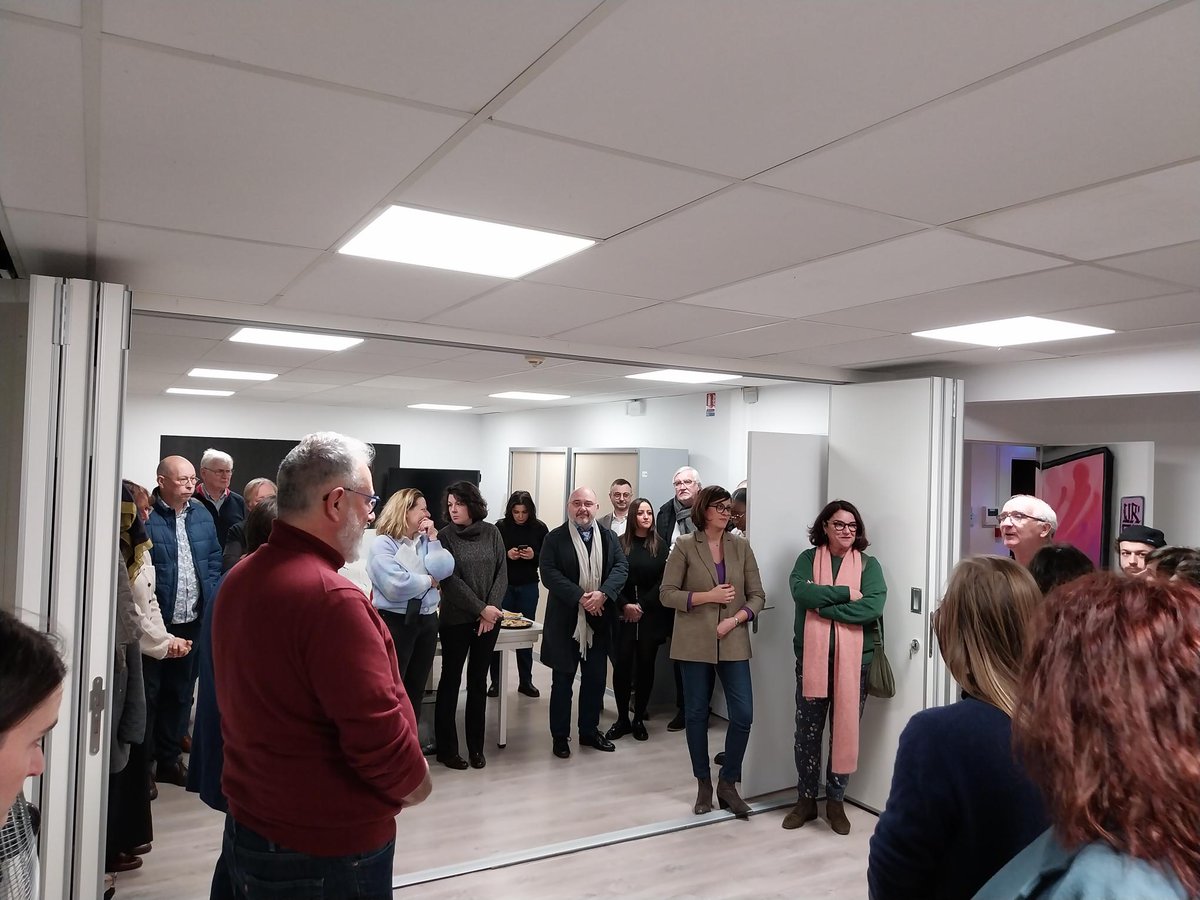 Caf des Yvelines (@caf_yvelines) on Twitter photo #JEUNESSE #PARTENARIAT Lundi 15 janvier, <a href="/barrois_sophie/">S</a>, Présidente du CA de la Caf, était présente à l'inauguration du nouveau siège de l'Association <a href="/VacancesOuverte/">Vacances Ouvertes</a> à Montreuil, en présence de <a href="/PatrickKanner/">Patrick Kanner</a> & <a href="/PiliMarc/">Pili Marc</a>, Président et Délégué général de l'association. #JEUNESSE #PARTENARIAT Lundi 15 janvier, <a href="/barrois_sophie/">S</a>, Présidente du CA de la Caf, était présente à l'inauguration du nouveau siège de l'Association <a href="/VacancesOuverte/">Vacances Ouvertes</a> à Montreuil, en présence de <a href="/PatrickKanner/">Patrick Kanner</a> & <a href="/PiliMarc/">Pili Marc</a>, Président et Délégué général de l'association.