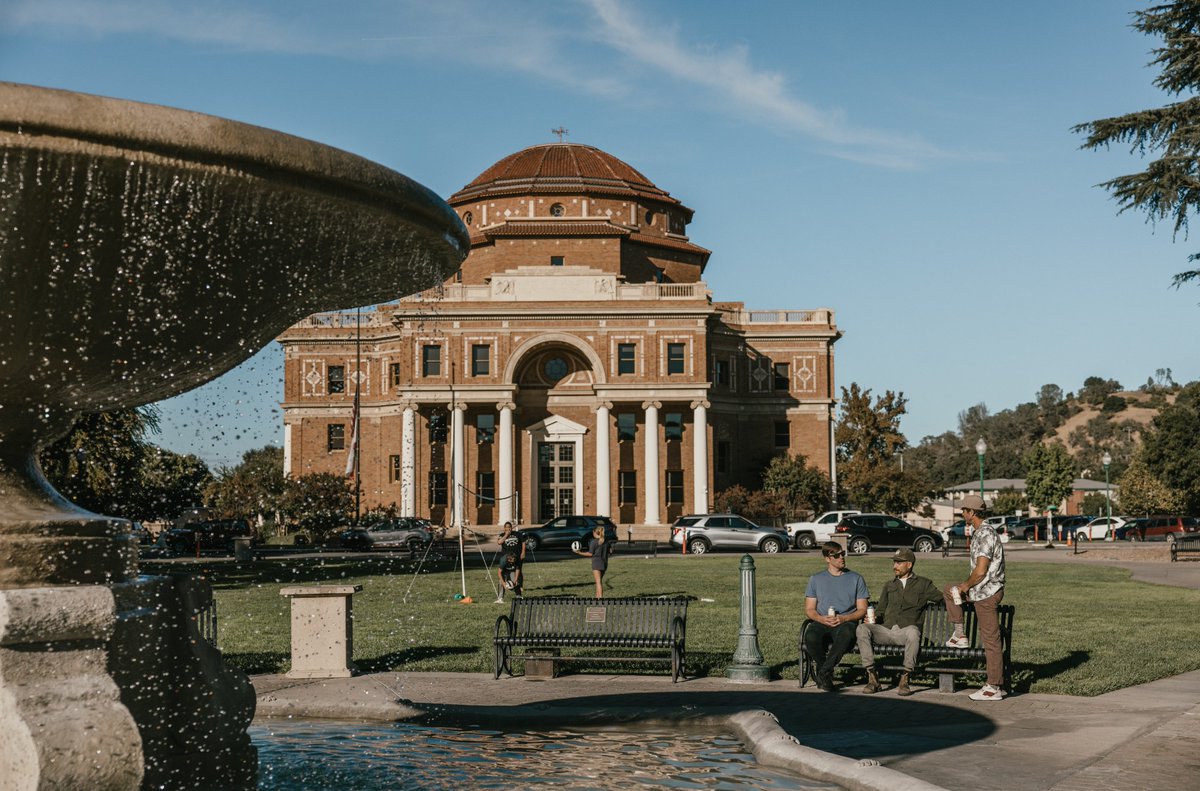 Some winter weather, eh? 😊 Did you know that in #Atascadero, our average high temperature in January is 61? Gotta love that #CentralCoast lifestyle! Book a warm weather retreat in our corner of California today: bit.ly/38ObPGV