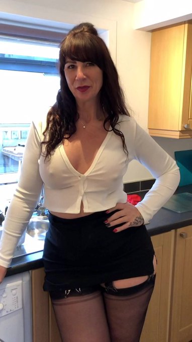 My new video is really hot! Check it out!  https://t.co/746ixRc5Y3 https://t.co/eyL3StGOBR