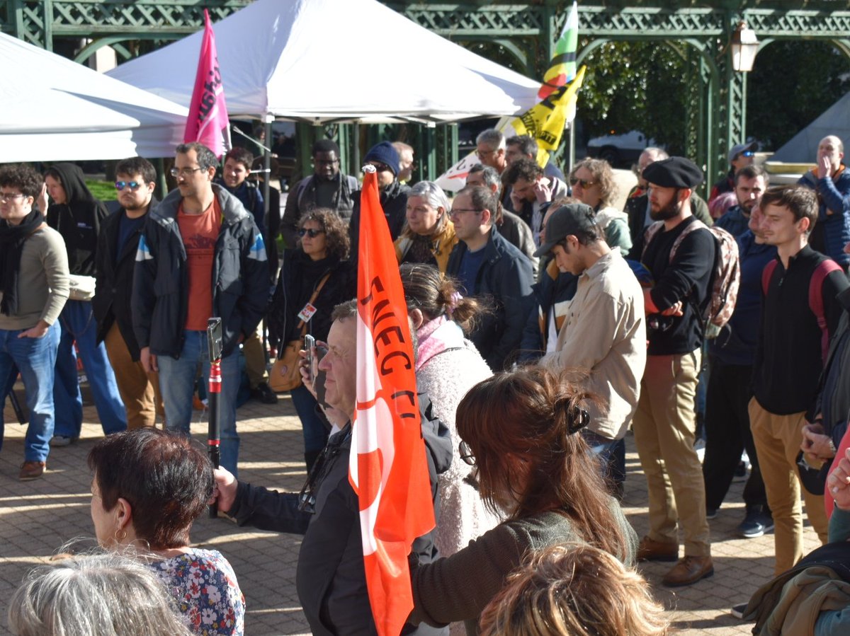 Rassemblement de soutien avec notre militant Ernesto et avec Bernard : malgré le report du procès le 20 juin, on ne lâchera rien ! Merci à toutes les organisations pour leur présence, la solidarité fait vivre !