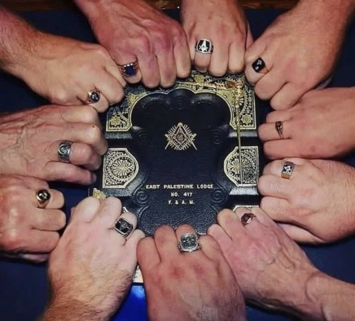 lluminatiamHQ's tweet photo. Together we can make the world a better place and stop the ki**ings war and Violence.. Follow the light today to become enlightened and rich in life. #TheIlluminati #Illuminati https://t.co/3gOPNgUDzu