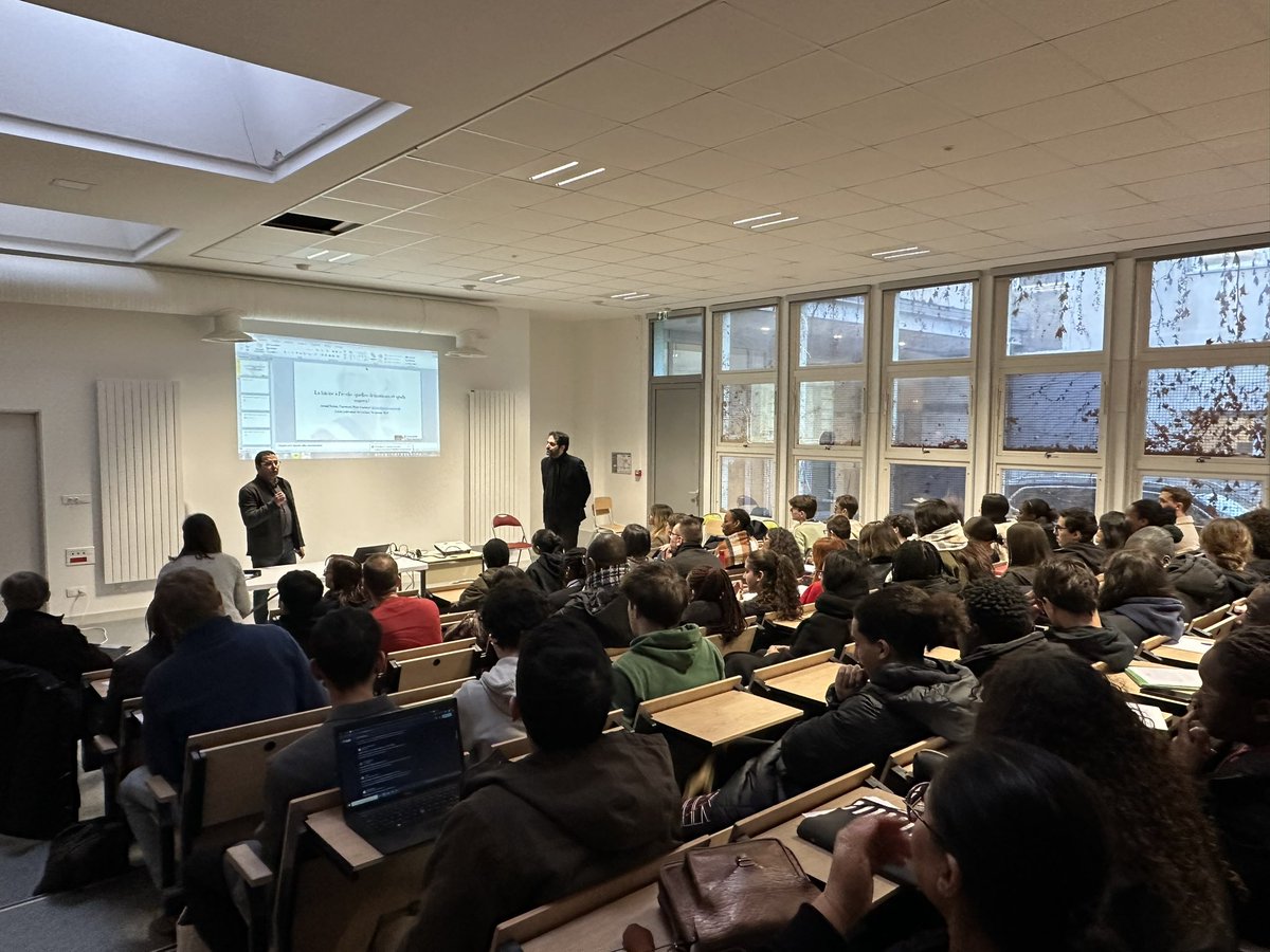 Conférence du professeur Ferhat sur la place de la laïcité à l’école au lycée de Cachan. Élèves, parents et professeurs réunis pour réfléchir à cette valeur qui nous rassemble. Merci aux professeurs à l’origine de cette belle initiative. 
<a href="/AcCreteil/">Académie de Créteil</a>