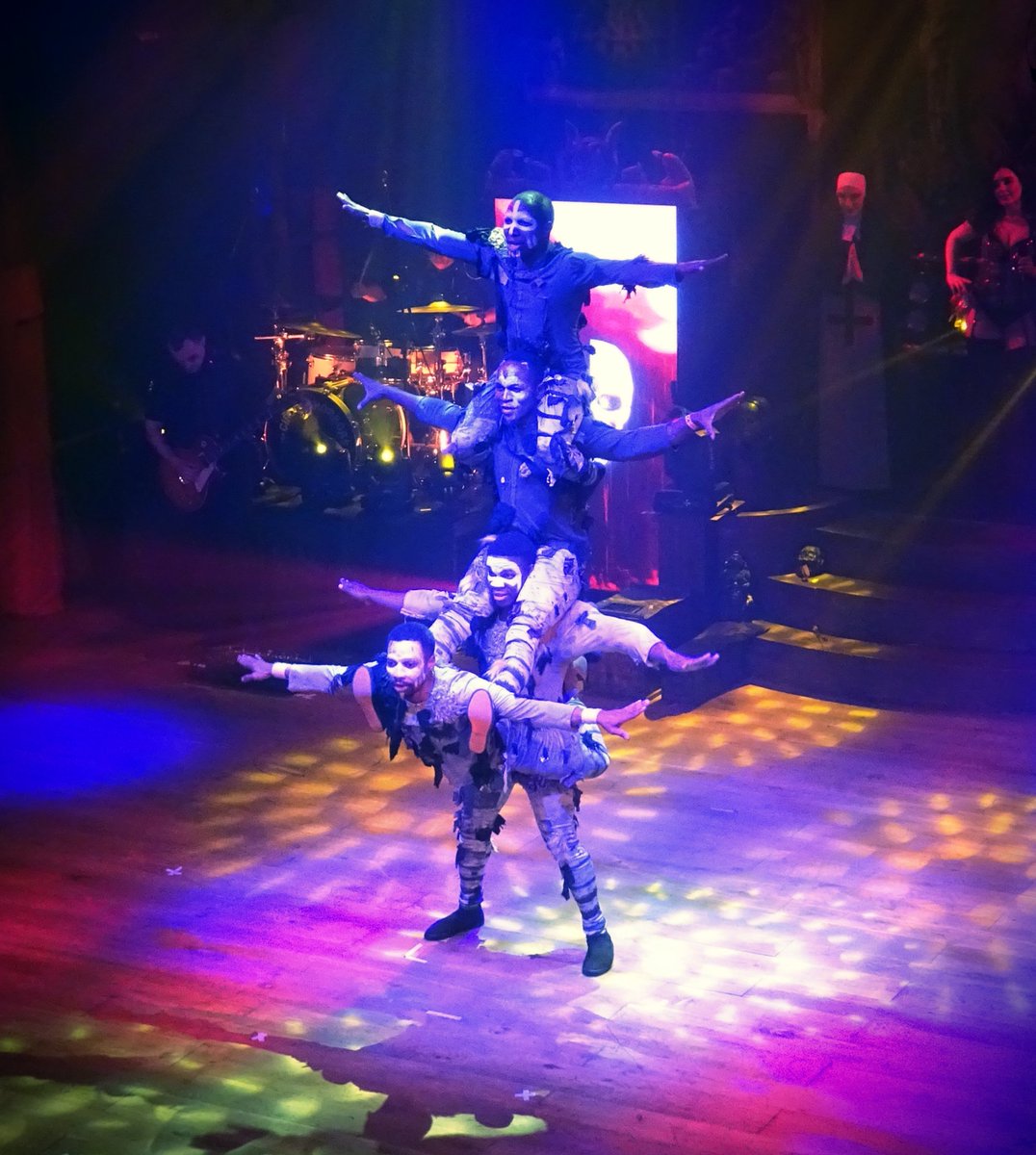 Robin Ashley tweet media