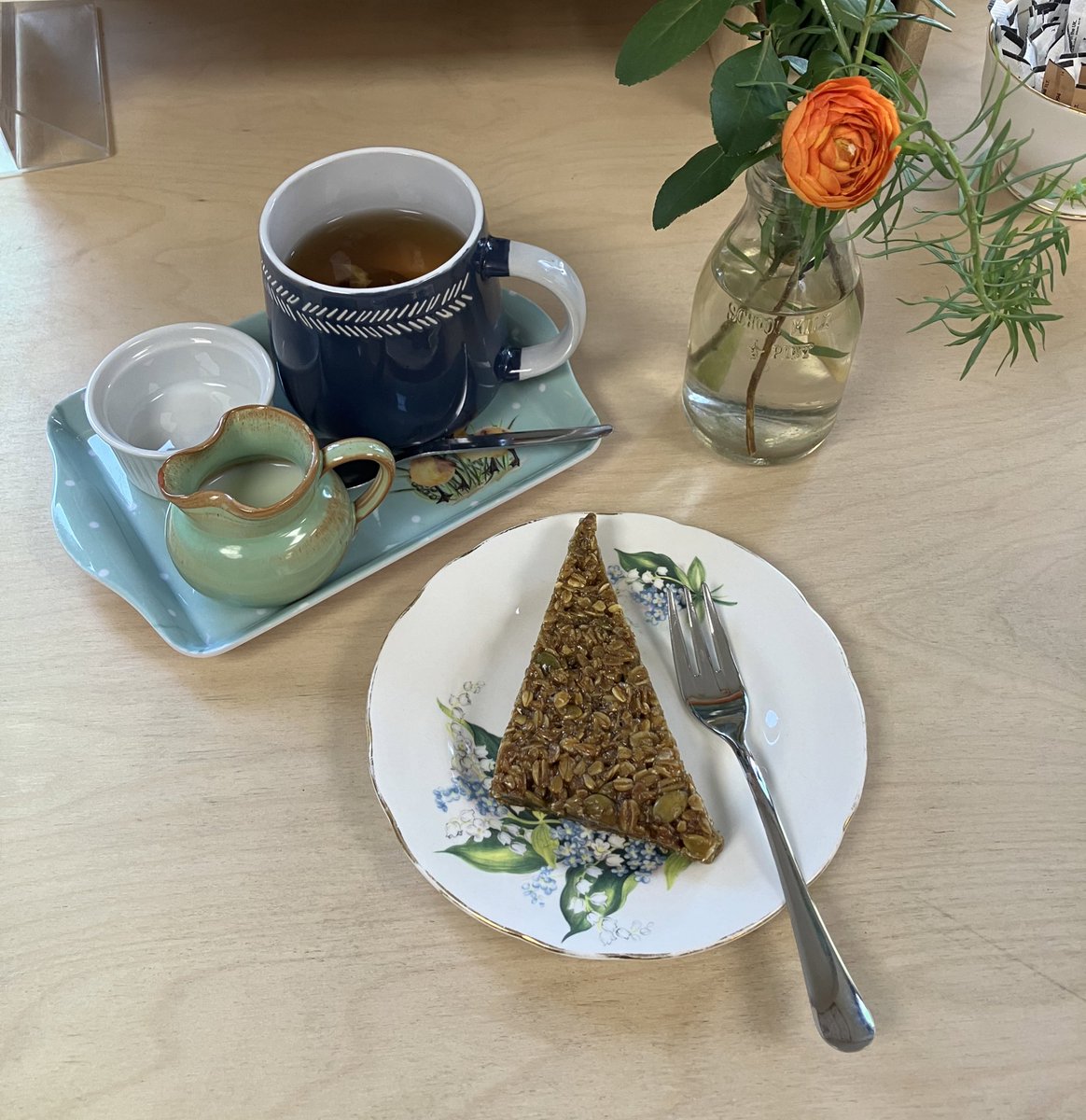 FLAPJACKS ANNOUNCEMENT! 

We now have a VEGAN and GLUTEN FREE version of our fabulous seeded flapjack, just as delicious as our original version 😍
.
#flapjack #sopopular #secretrecipe #chiddingly #chiddinglyshop #shoplocal #villageshop