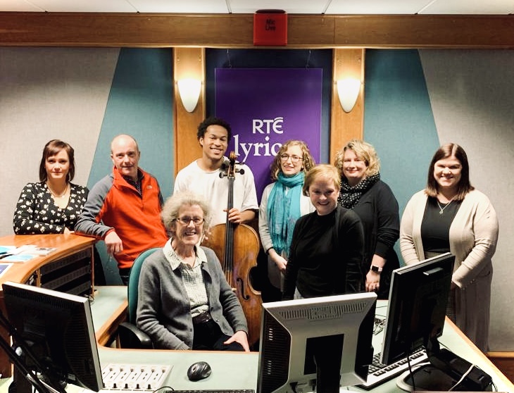 Throwback to 2019 when cellist @ShekuKM visited RTÉ lyric fm studios in Limerick! We're looking forward to hearing him play Elgar's Cello Concerto in tomorrow night's sold-out concert @NCH_Music with @NSOrchestraIRL cond. Jaime Martin 🎶 RTÉ lyric Live with @Paullyricfm from 7pm