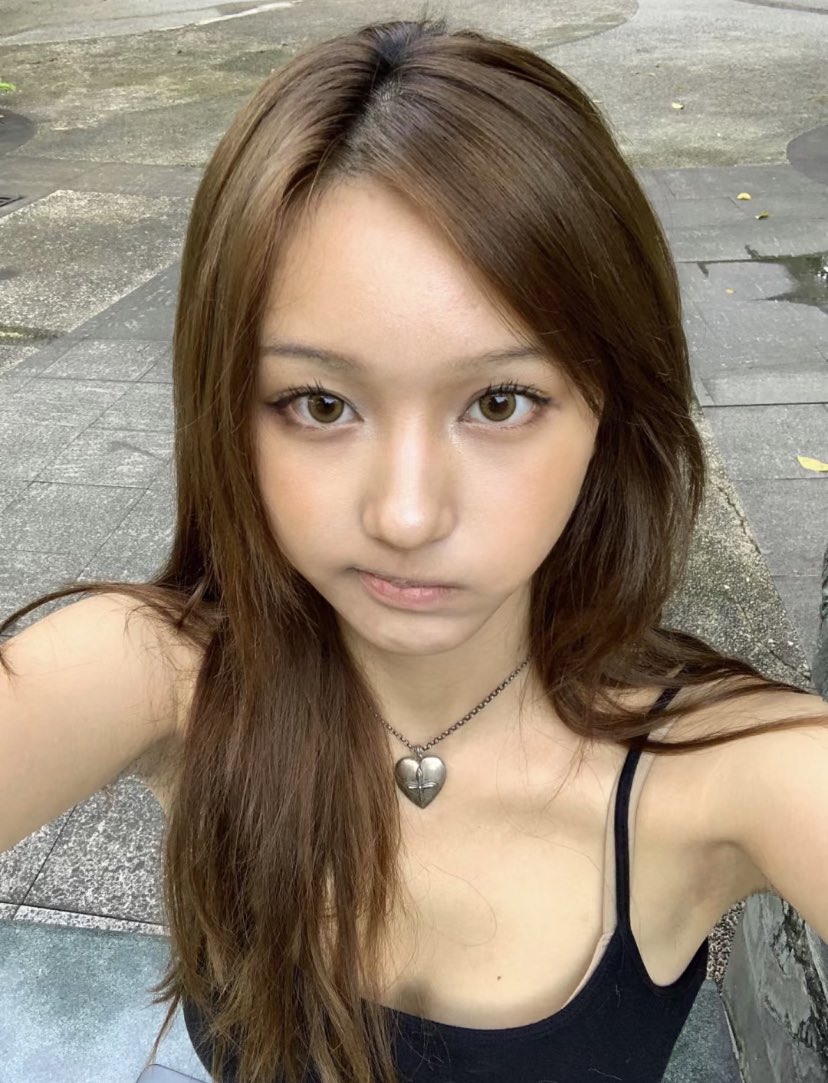 goodmorning 🐈‍⬛ super busy day ahead. i have a 500 piece hello kitty puzzle to finish and brownies to bake who wants one