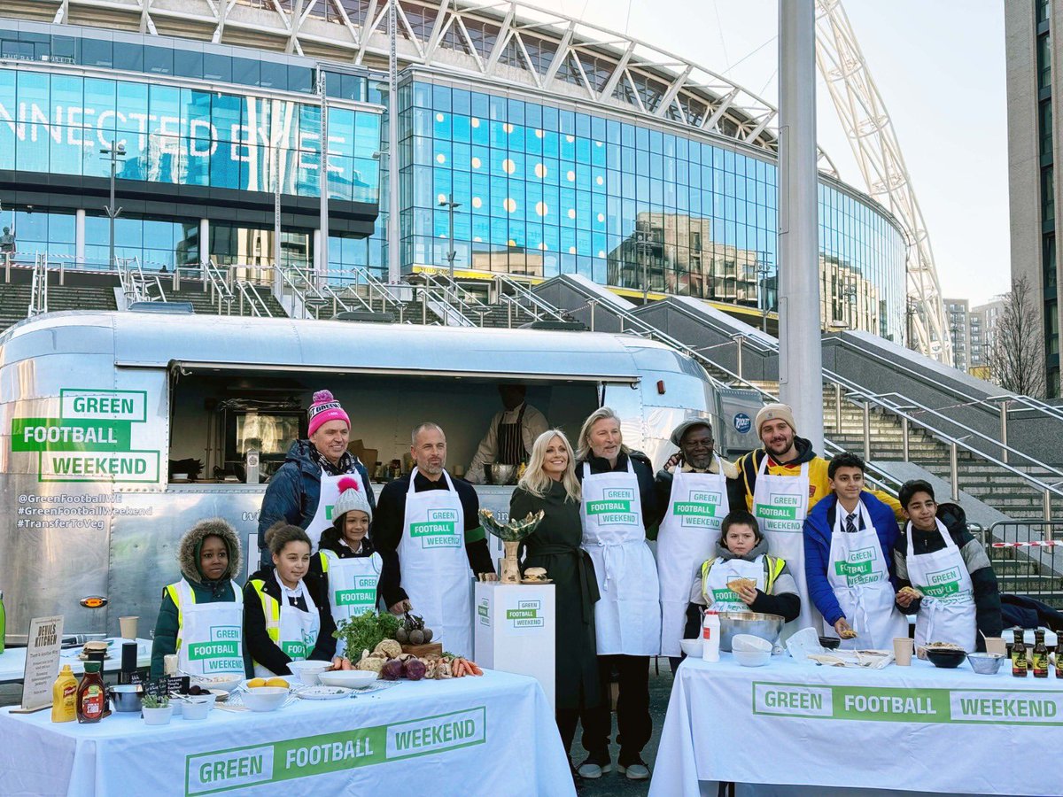 What a day! The countdown to #GreenFootballWeekend has officially started. You have until 7 Feb to score green goals⚽️. And now access recipes from your club & fav players to make your own veggie meal & score points for your club at bit.ly/3U9nd5x #TransferToVeg 🥦