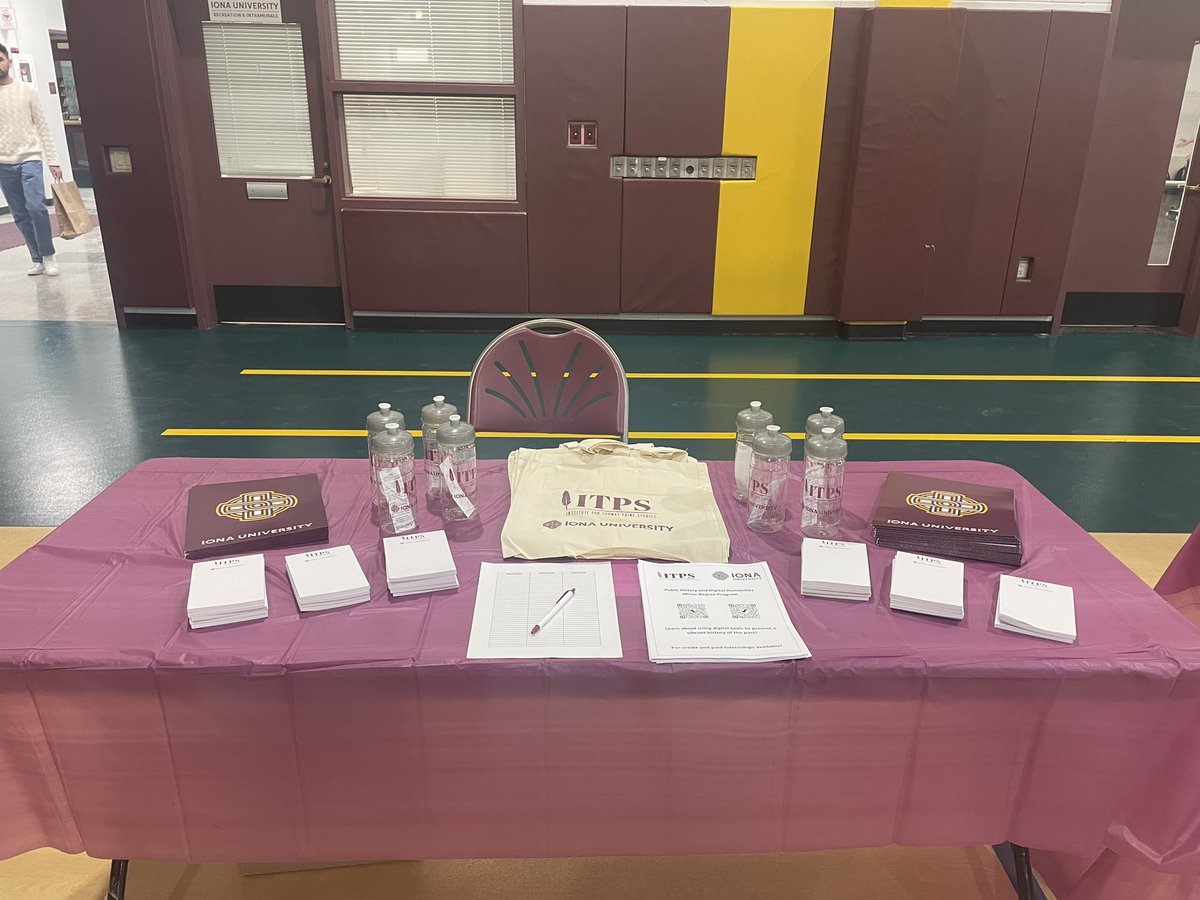 TheITPS's tweet image. The #ITPS is rocking out the swag @ionauniversity’s Student Involvement Fair!!