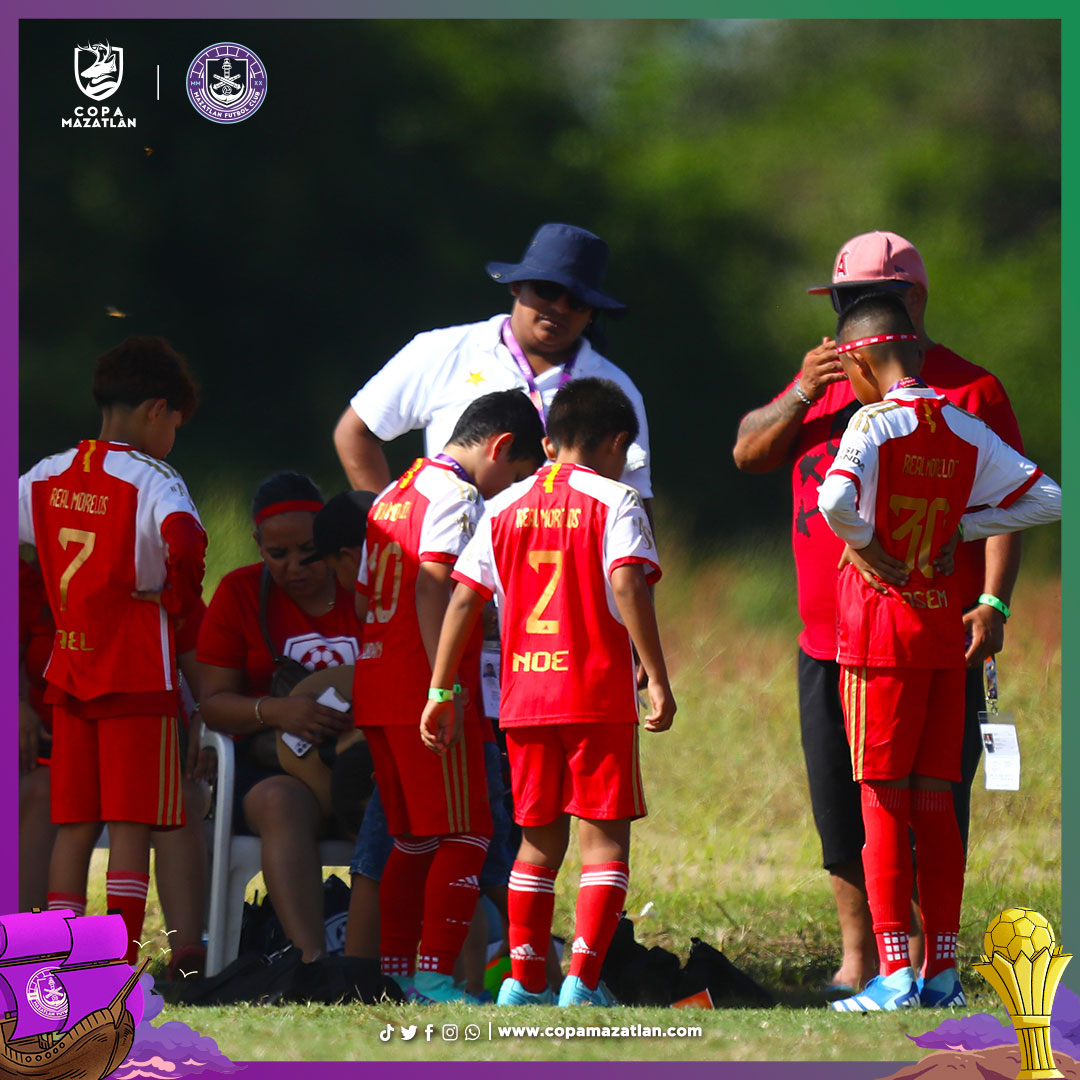 CopaMazatlan's tweet photo. "Detrás de cada jugada exitosa, hay un gran DT. 🧠⚽️ #MenteMaestra" #CopaMazatlán #Fútbol https://t.co/JWMTNhHiSm