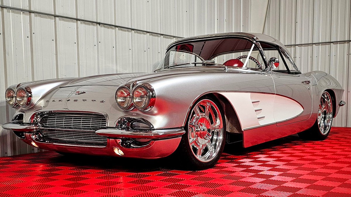 Barrett_Jackson's tweet image. Selling with No Reserve at the #Scottsdale Auction, this 1961 @Chevrolet #Corvette Custom convertible from the Brian Frank Collection is powered by a #LT4 6.2-liter #supercharged #V8 engine with 650hp and 650 ft/lbs of torque. 

Learn More: bit.ly/SD24TW-1961Cus…