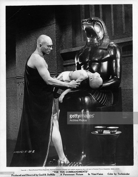 BobaFettANHSE's tweet photo. #thetencommandments #productionstill
#yulbrynner shared the same birthday as me: July 11.
😌 https://t.co/7ZisC9g503