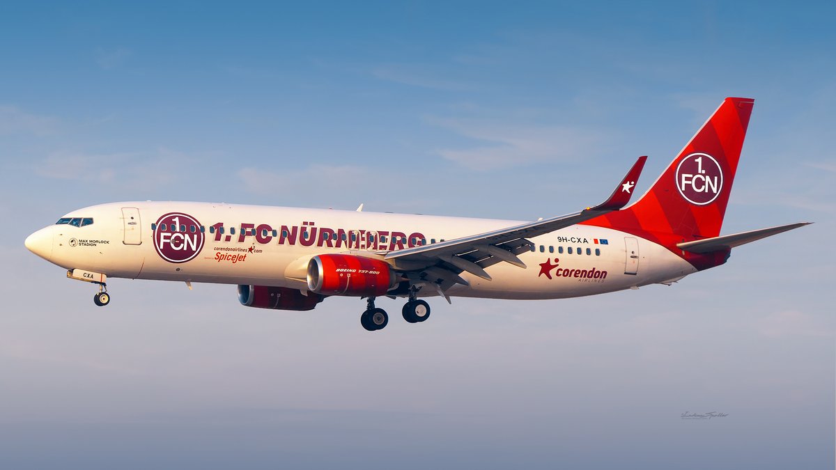 🇲🇹 𝘾𝙤𝙧𝙚𝙣𝙙𝙤𝙣 ✖️ 𝗦𝗽𝗶𝗰𝗲𝗝𝗲𝘁 🇮🇳⁣ Operating for SpiceJet is this Corendon Airlines B737-800NG (9H-CXA) in '𝟏. 𝐅𝐂 𝐍ü𝐫𝐧𝐛𝐞𝐫𝐠' special livery named “𝗠𝗔𝗫 𝗠𝗢𝗥𝗟𝗢𝗖𝗞 𝗦𝗧𝗔𝗗𝗜𝗢𝗡” after German footballer Maximilian Morlock, arriving at CSMIA Mumbai. 😍🌆⁣