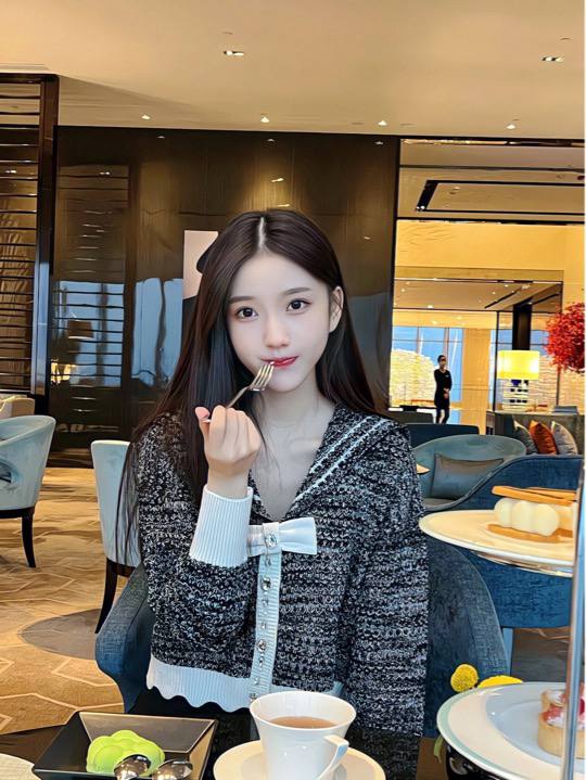 Robertqiubite's tweet photo. #深圳 22 175 C
全英交流全球签证新思路大赛选手
北京2020年国际车展Model
东方美人气质冷白皮
纯天然无整高级长相
马甲线蜜桃豚腿比命长腿控最爱
MORSE CODE OF LOVE
自媒体短视频主播小红书博主 https://t.co/fIgD1aoUuw