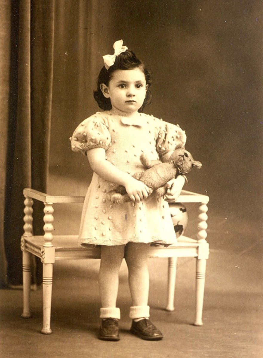 18 January 1943 | Two transports of Jews deported from Malines / Mechelen arrived at #Auschwitz - 1,555 people. After selection, 387 men & 81 women were registered. The remaining 1,087 people were murdered in gas chambers. Among them was Frieda Jungst. She was five years old.