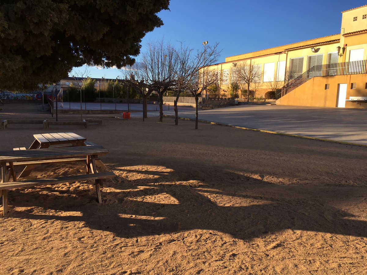🙌Obrim el pati de l'escola amb dinamitzadora ‼️

🗓️Diumenge, 21 de gener 
⏰de 15 a 18 h 
📍Escola Lacustària

#EducacióLlagostera #Educació360