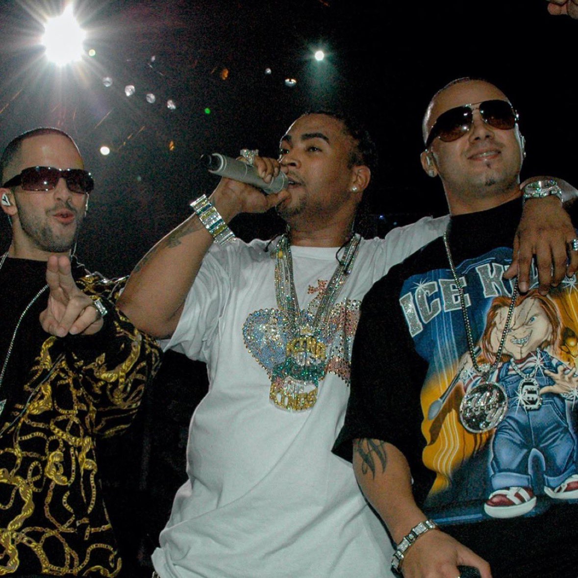 DONOMAR's tweet photo. El #TBT de hoy es para celebrar que SANDUNGA con mis hermanos @wisinyyandel entró en el Top 10 del Latin Airplay Chart de @billboard. Esto es gracias a ustedes así que revivamos esos momentos que nos llevaron hasta aquí. Del 1 al 💯, ¿qué tanto les gustaría ver al Triangulo de las Bermudas de nuevo en un escenario?

#BackToReggaeton 👑🦍