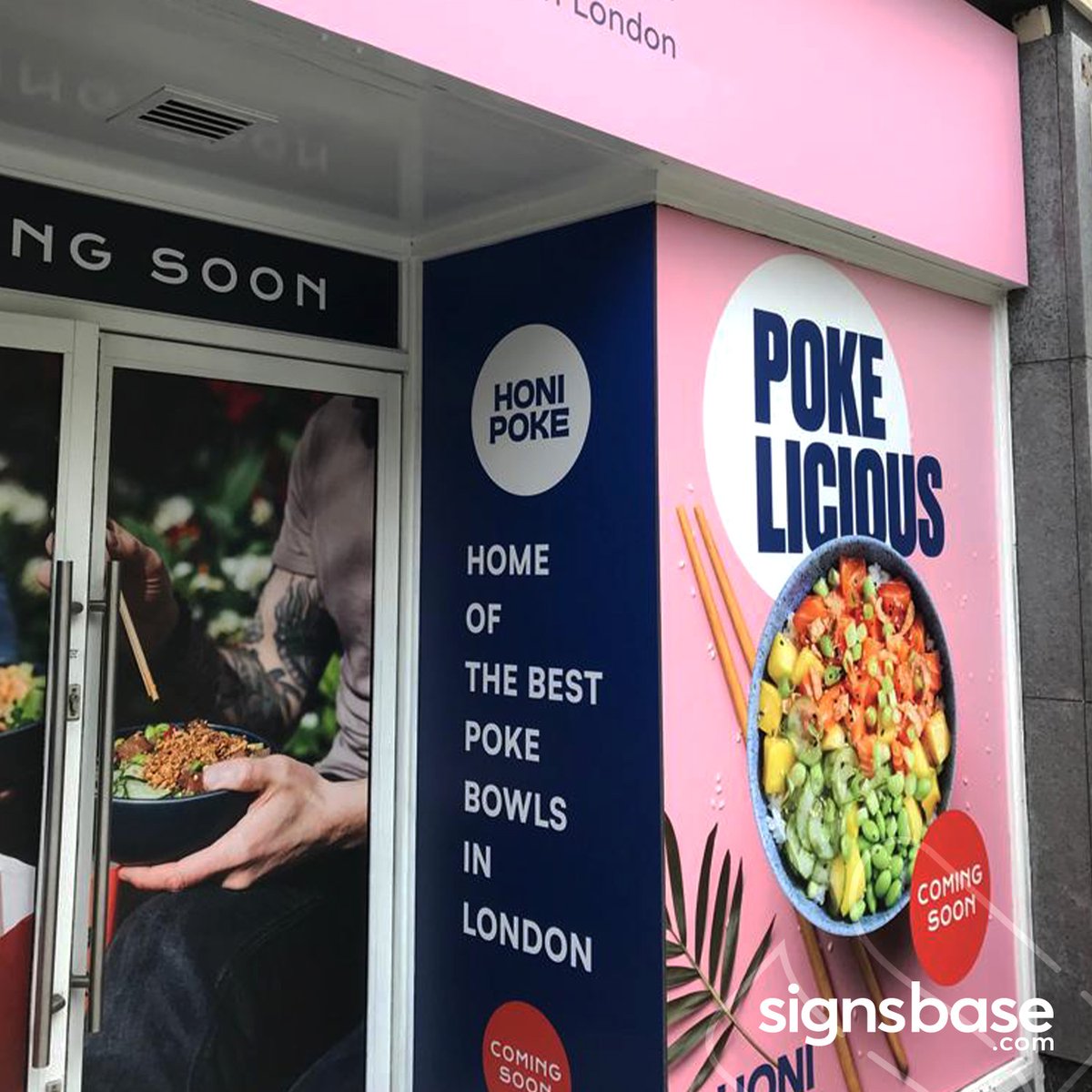 signsbase's tweet image. Take a peek at this recent job we completed for Honi Poke, installed at various locations across London, featuring supplied artwork printed on temporary vinyl.

#signage #windowvinyl #retailsignage