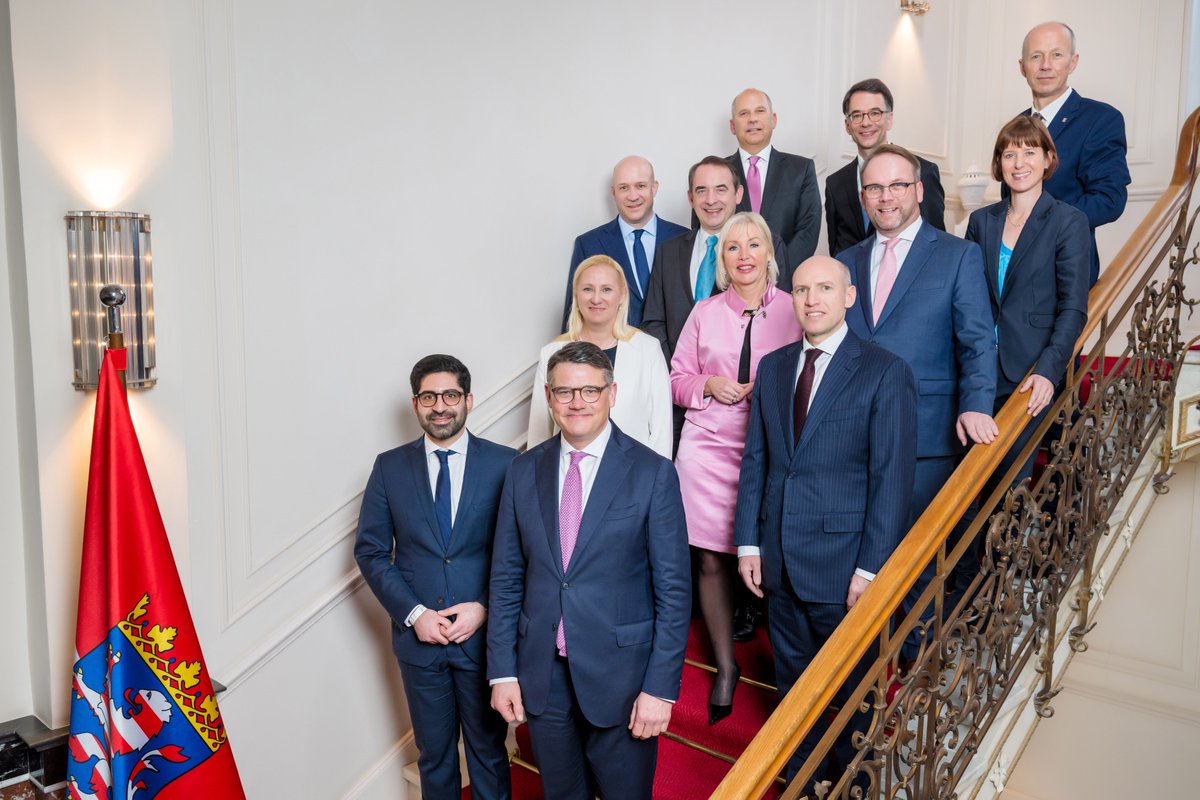 Dürfen wir vorstellen? Das neue hessische Kabinett. Alle Informationen 👉hessen.de