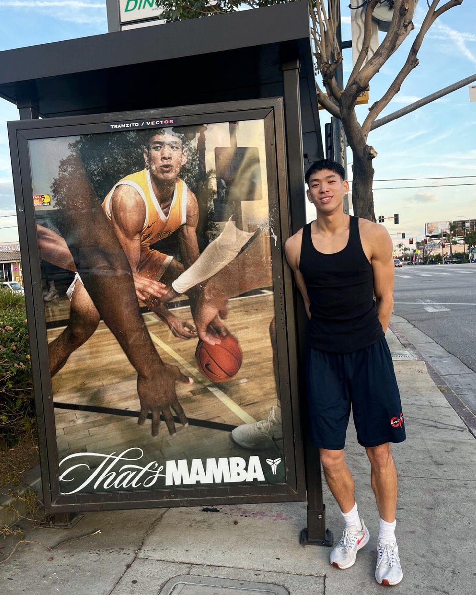landyn_lu's tweet photo. Spotted these out in the streets of LA! 🏀 😊 https://t.co/CKJrzA976g