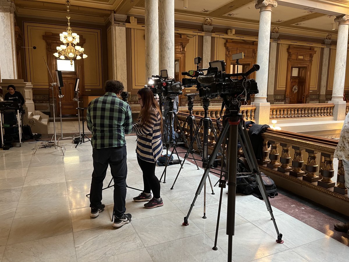 10 cameras and tripods lined up outside the #IndianaSupremeCourt chambers. #DelphiMuders #wthr #behindthescenes