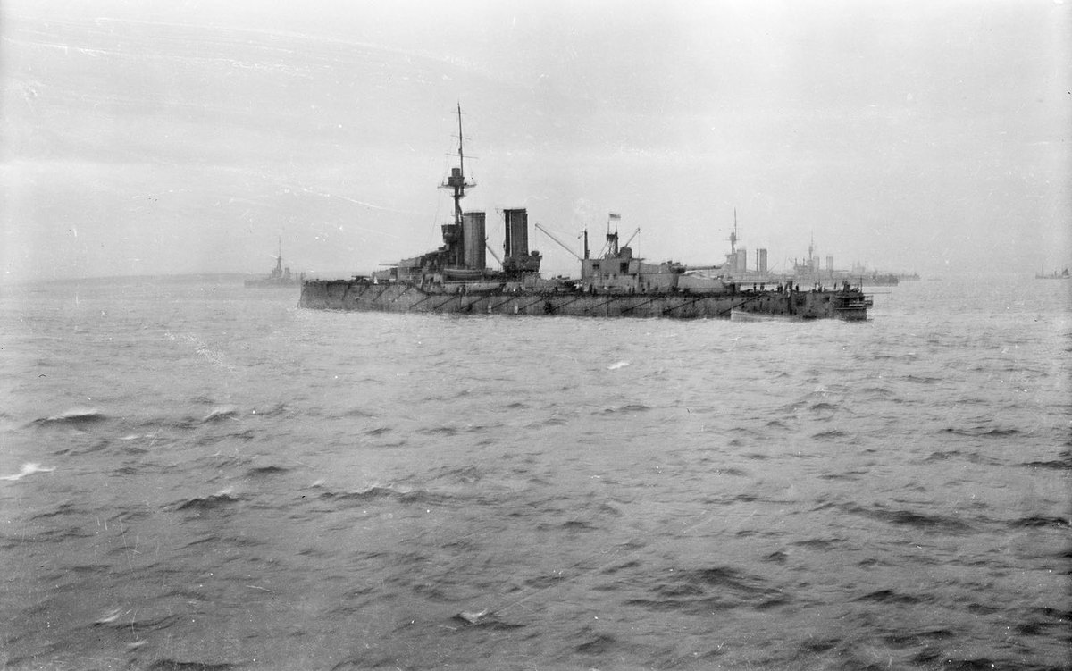 One thing I learned from my trip to the National Maritime Museum today is that after a gale on the night of 27/28 September 1914 the Grand Fleet required 𝟯𝟬,𝟬𝟬𝟬 yards (27,432 metres, 17 miles) of wire to repair the damage to wireless aerials in the Battle Fleet. #history