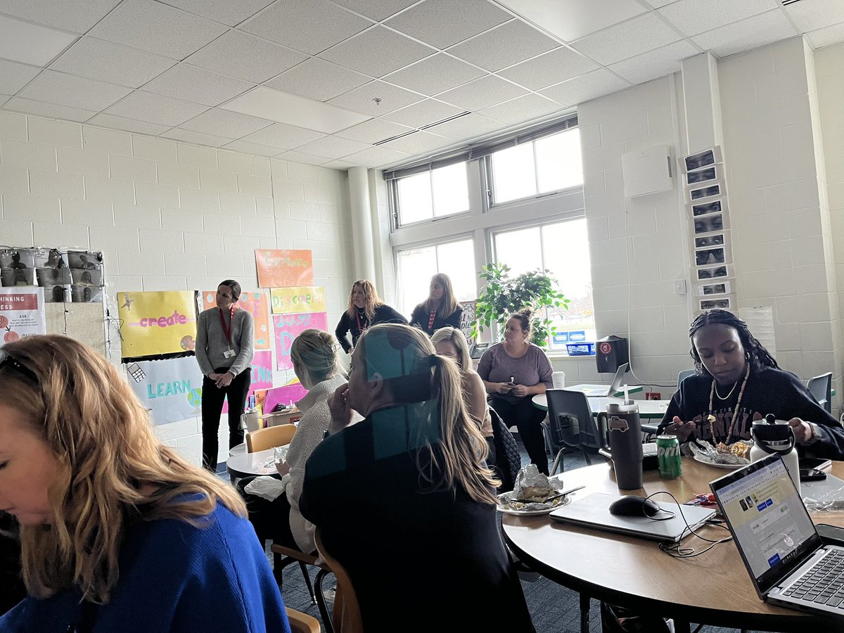 IHElementary's tweet photo. Learning from our colleagues today! #studentgoalsetting #studentagency #IHPromise https://t.co/TmMv95z4pT