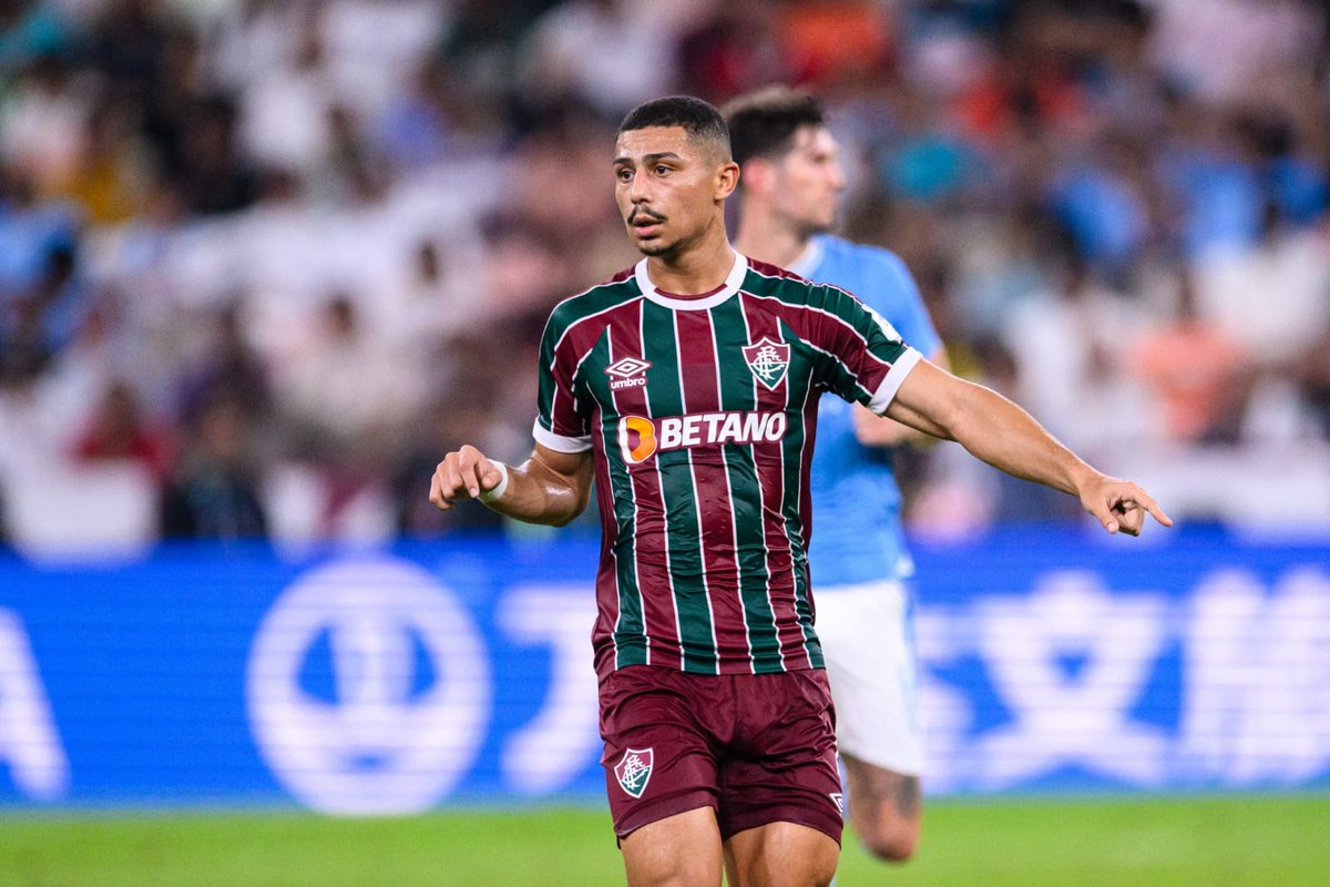 ⚠️ Fulham envia proposta ao Fluminense pelo volante André. A ofera gira em torno de 30 milhões de libras (R$ 188 milhões) fixos, mais 5 milhões (R$ 31,3 milhões) em variáveis. Já existe um acordo entre o jogador e o clube inglês. 🗞️ @JacobsBen