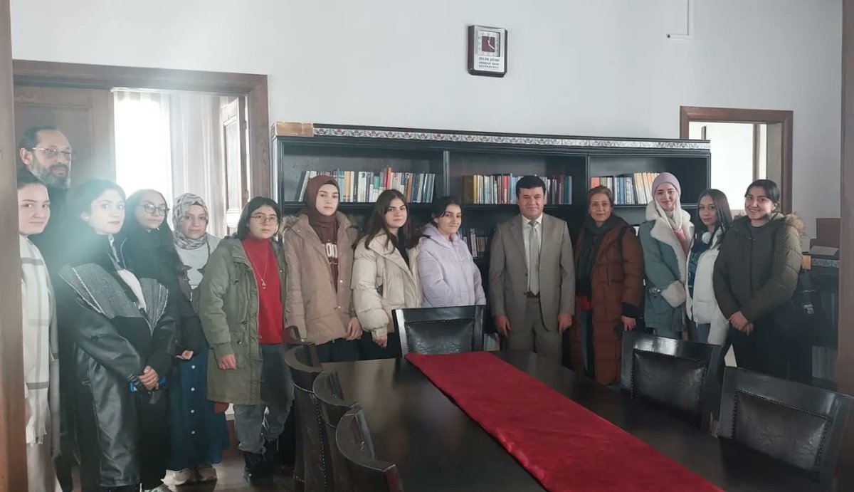 Kütahya Devlet Hatun Mesleki ve Teknik Anadolu Lisesi öğrencilerini Evliya Çelebi Edebiyat Müze Kütüphanemizde ağırladık. Ziyaretleri için teşekkür ederiz.📗📗😊
<a href="/ktbkygm/">KYGM</a> 
@kutahyailkulturturizm